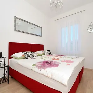 https://luxury-apartment-marionik.splithotels.org